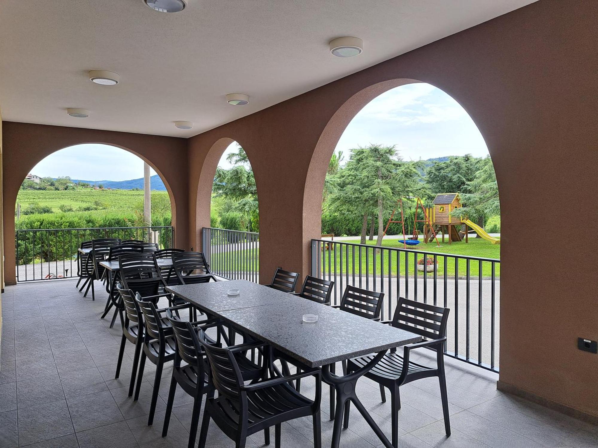Posestvo Rouna - Winery And Apartments Vipava Exterior photo