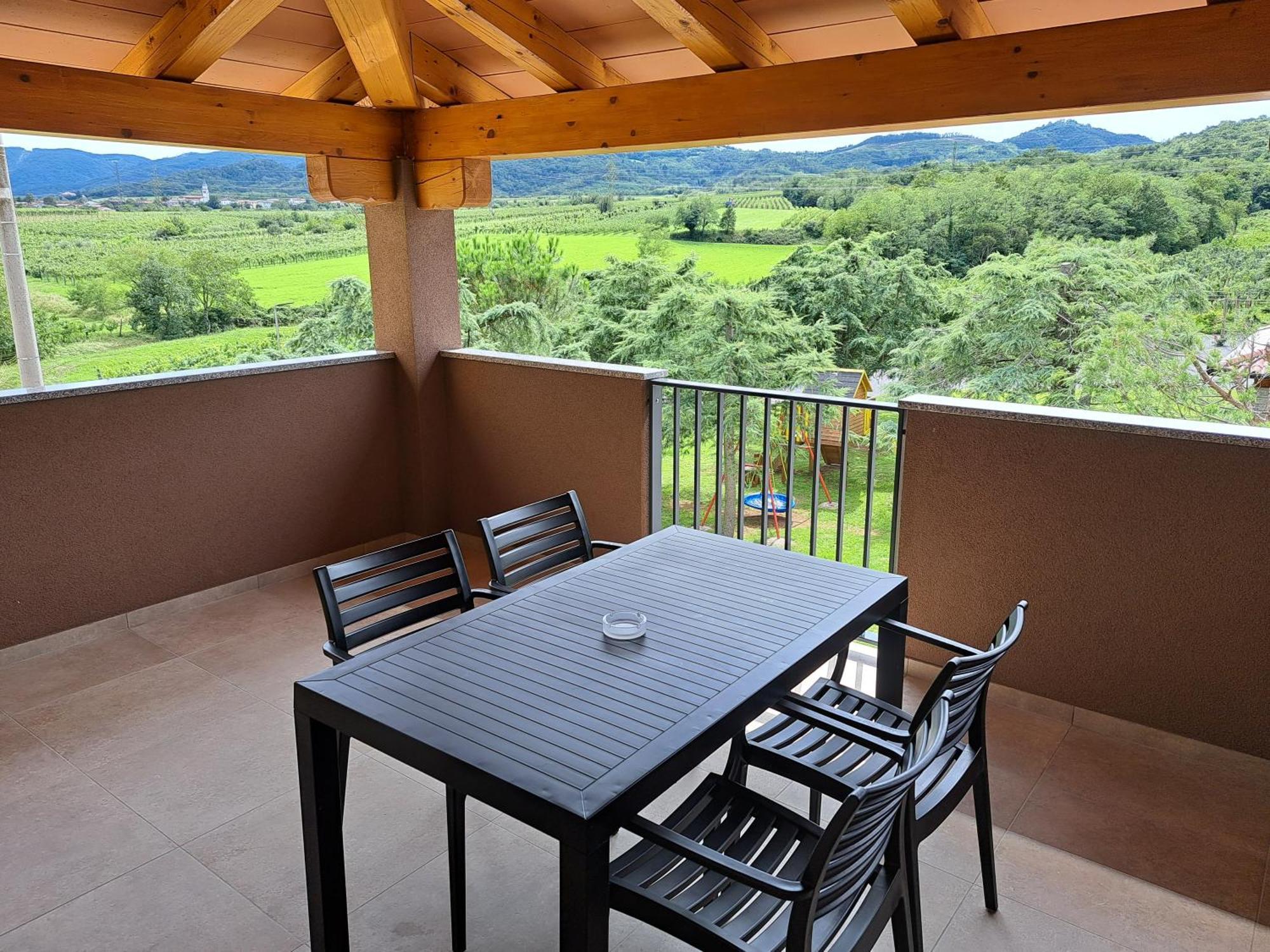 Posestvo Rouna - Winery And Apartments Vipava Exterior photo